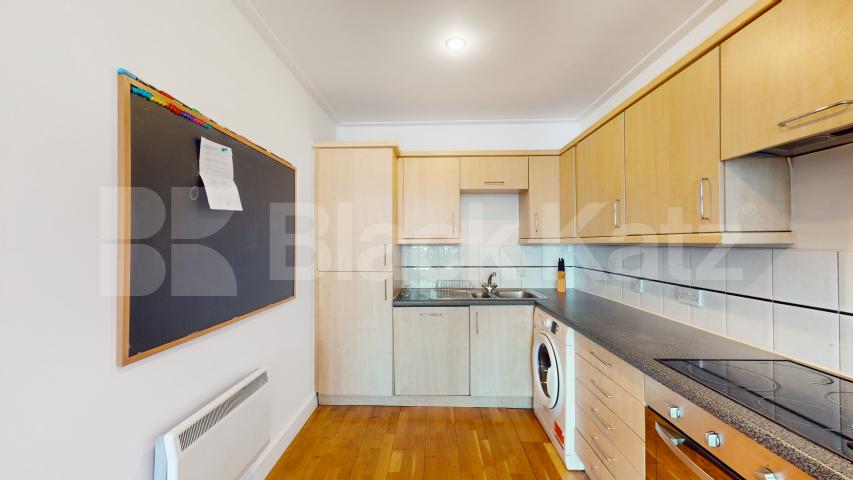 Stylish One-Bedroom Apartment in Prime Old Street Location – 764 Sq Ft City Road, Old Street